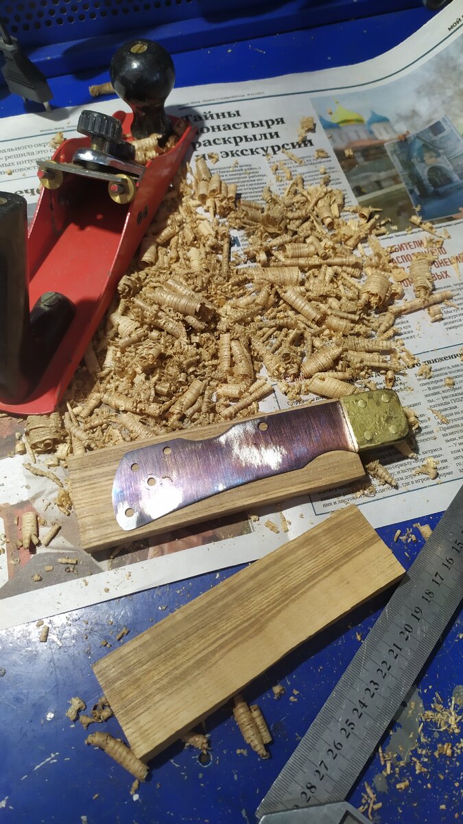 Дал по изготовить. Сделай сам надпись. Дал по изготовить. Поделки своими руками надпись. Резка пластиковых бутылок на ленты.