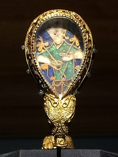 Драгоценность Альфреда обнаруженная в 1693 году во время земляных работ в Петертон-парке