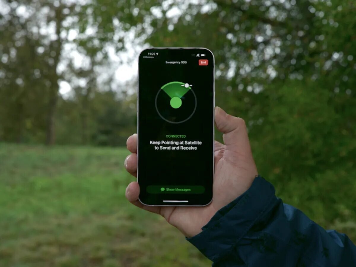    Смартфонов со спутниковой связью всё больше. Что она даёт?