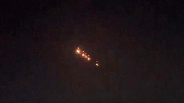    Воздушный объект и вереница всполохов света в небе Кубани. Скриншот кадра видео очевидцев, t.me/tsargradtv