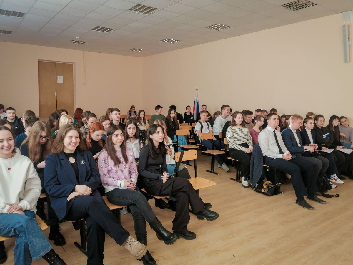 Около 70 будущих юристов и экономистов
