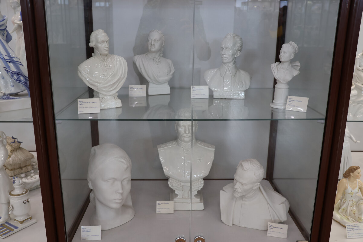 Дулёвский фарфоровый завод чайный сервиз. Иасленка дулевский фарфор. Дулевский фарфор "лилия" цветение. Дулевский фарфор чайный сервиз красавица. Фабрика ликино-дулевского фарфора.