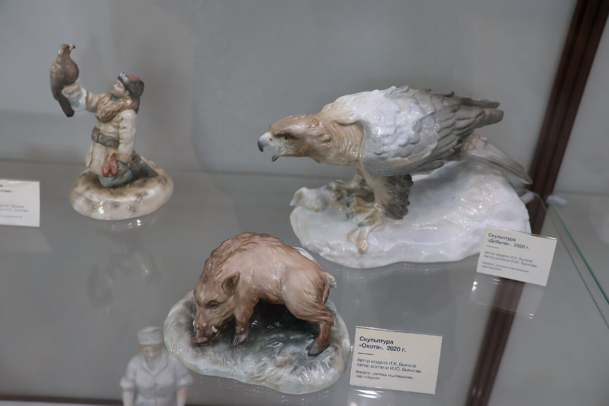 мейсенский фарфор в саксонии. известный фарфор. ленарди чайный сервиз английский сад. известный фарфор. сервиз кобальтовая сетка.