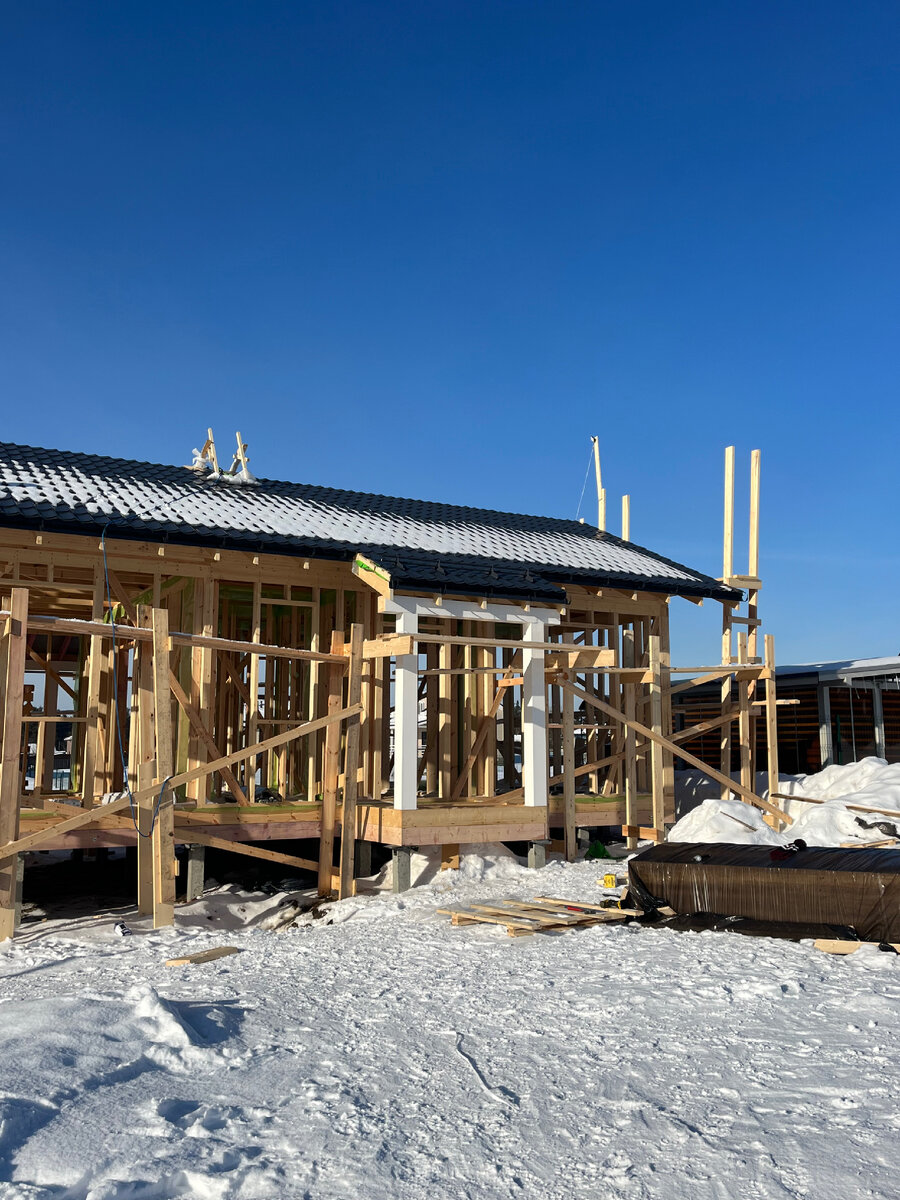 постройка ангара лстк. двутавровые металлодеревянные балки. каркасный дом каркас. каркас лстк а фрейм. монтаж каркасных конструкций.