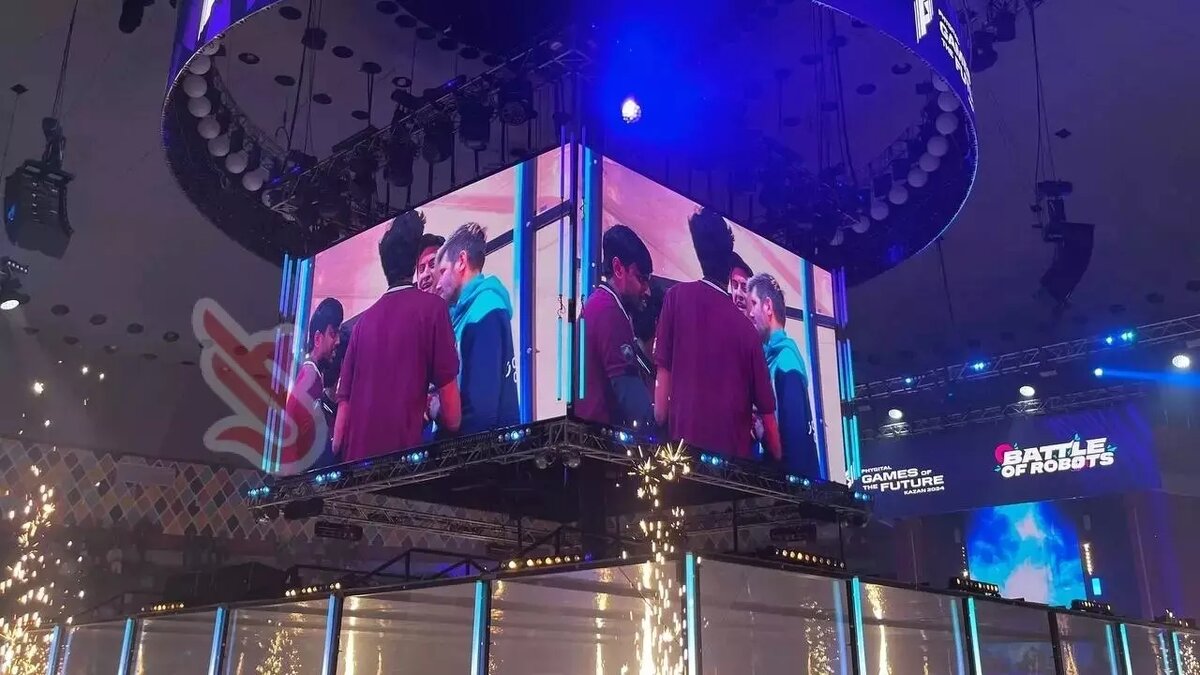     В Казани во время финальных матчей «Битвы роботов» на «Играх будущего» произошло несколько инцидентов. Об этом сообщил корреспондент Inkazan.