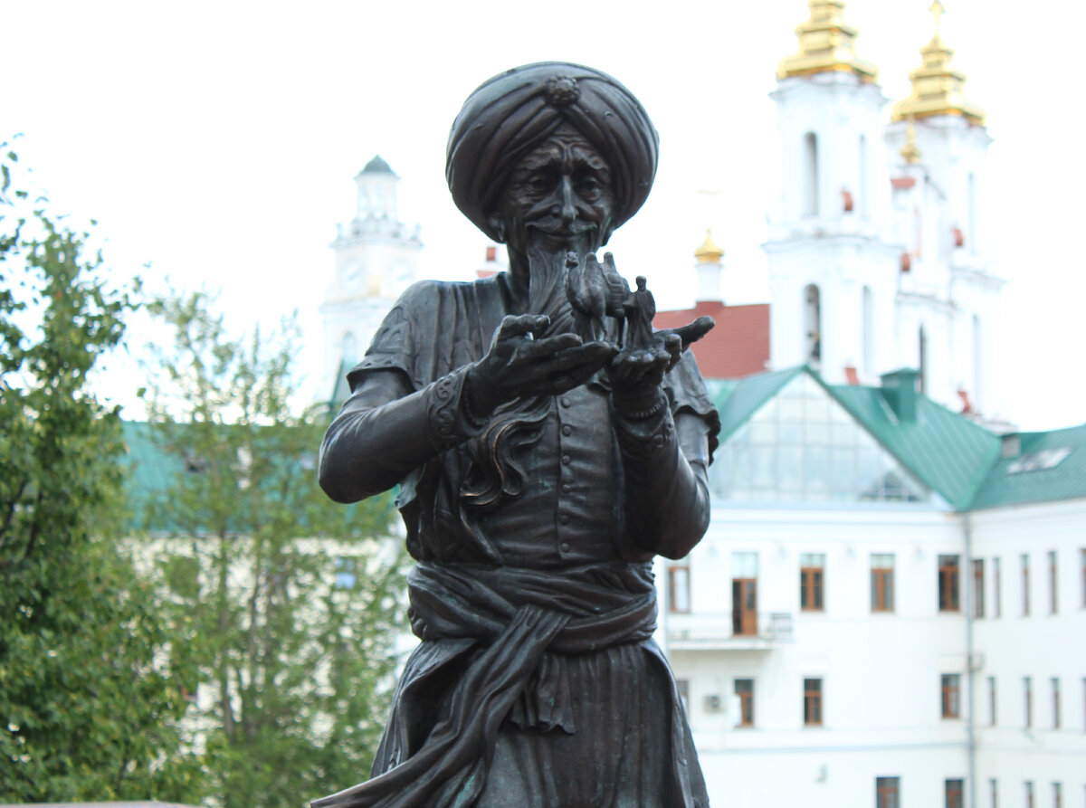 Скульптура " Старик Хоттабыч ", г. Витебск. Фото М. Самолевич