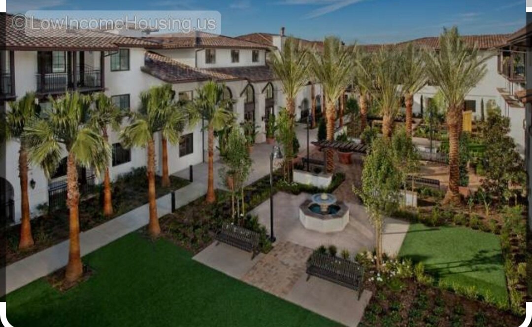  Вот такое жильё в таком замечательном доме удаётся получить инвалидам и престарелым. Абсолютно всё предусмотрено для жизни, включая в каждой квартире возможность передвигаться на инвалидном кресле. В других программах это не всегда предусмотрено.