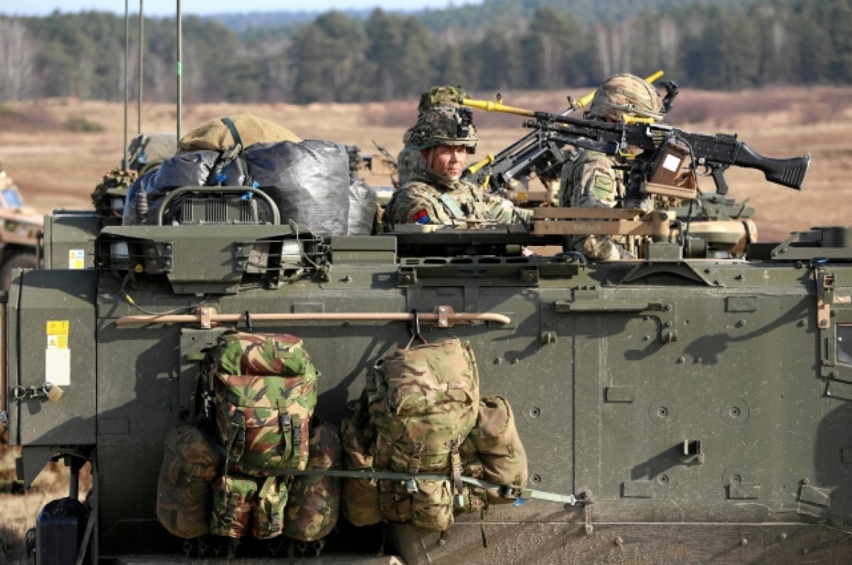    Дуда заявил, что в НАТО не принимали решений об отправке военных на Украину