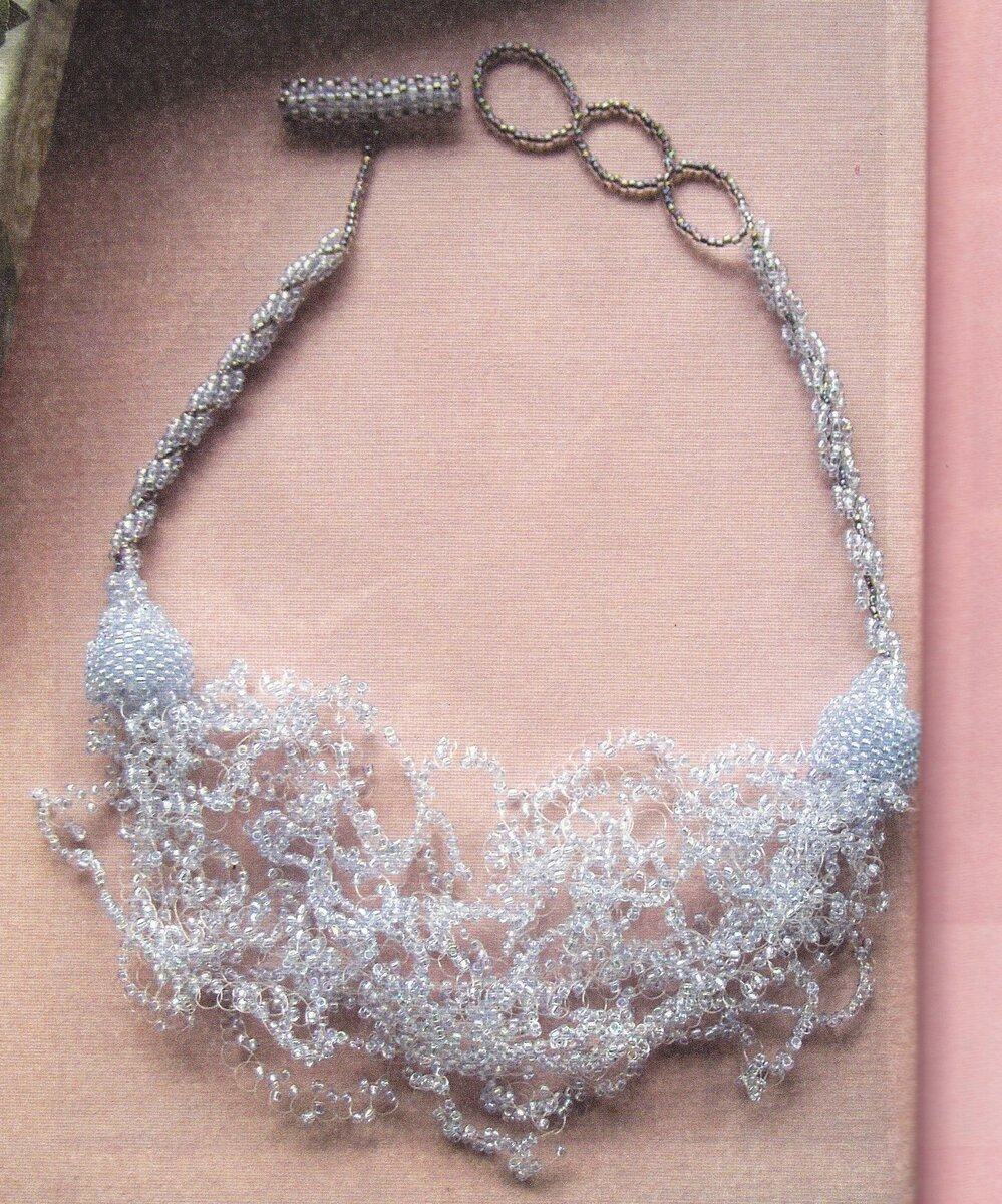 Колье "Морская пена" из книги "Вязание из бисера". Скан сделан автором канала