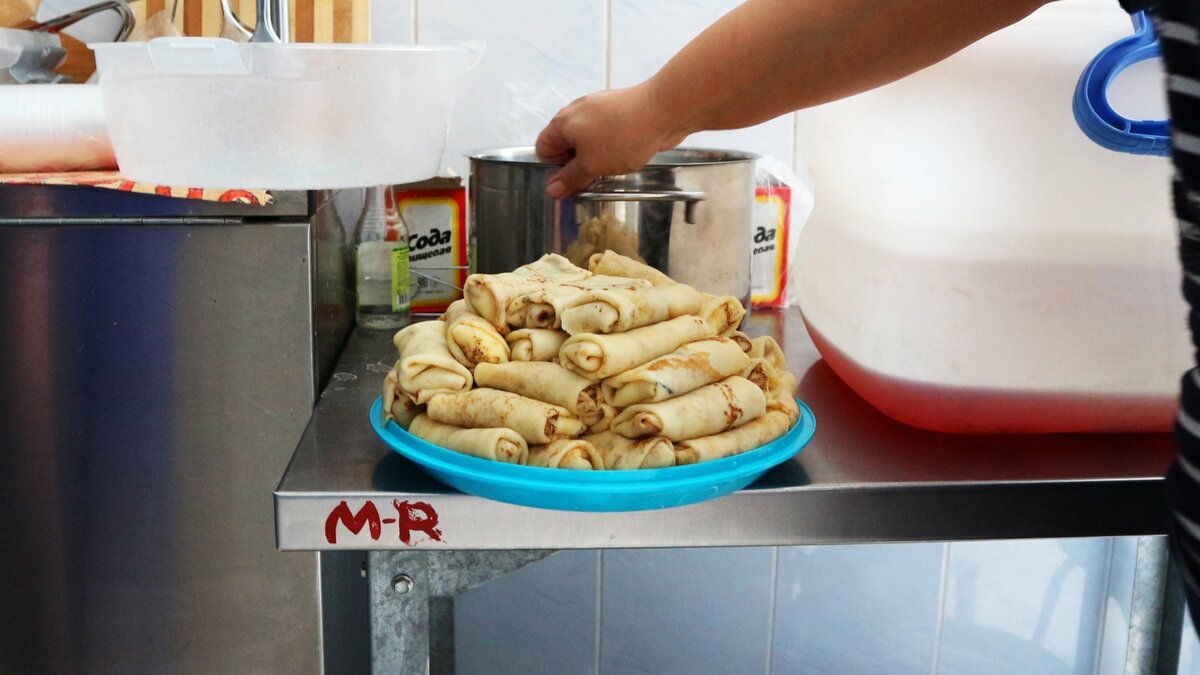     Масленая неделя в России, которая пройдет с 11 по 17 марта, традиционно сопровождается приготовлением блинов — главного лакомства этого праздника. Для многих вопрос стоимости ингредиентов является важным при планировании бюджета на Масленицу в 2024 году.