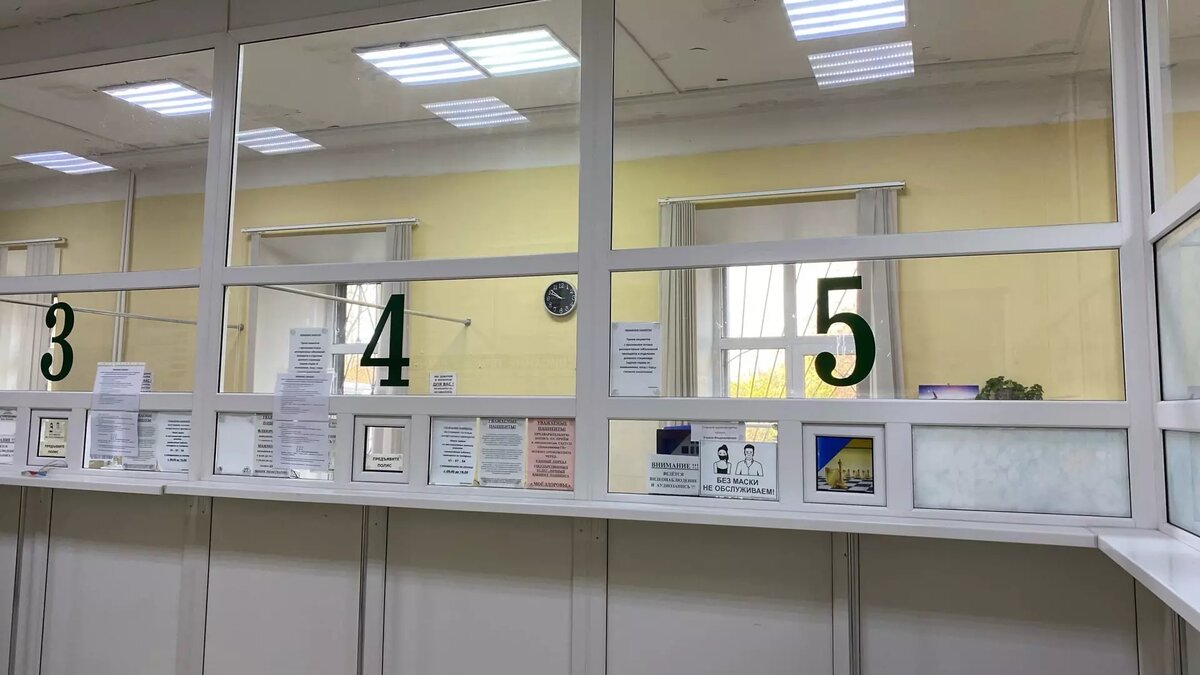     Роспотребнадзор Югры потребовал от работодателей предоставить списки сотрудников, которые прививались от кори. Сбором документов займутся медики.