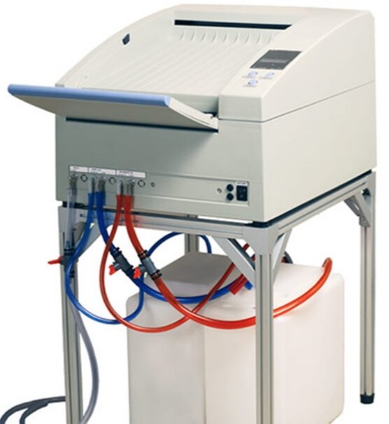 Проявочная машинка, такая у меня была в детской больницы, старенькая, снимки застревали, царапались, но мы не сдавались