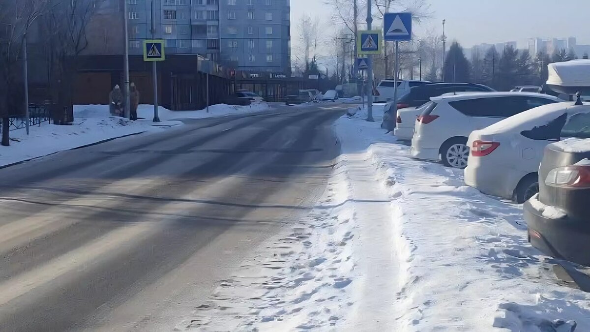     Красноярцы продолжают жаловаться и злиться на обледеневшие улицы. Дорожники объяснили, почему не могут их очистить.