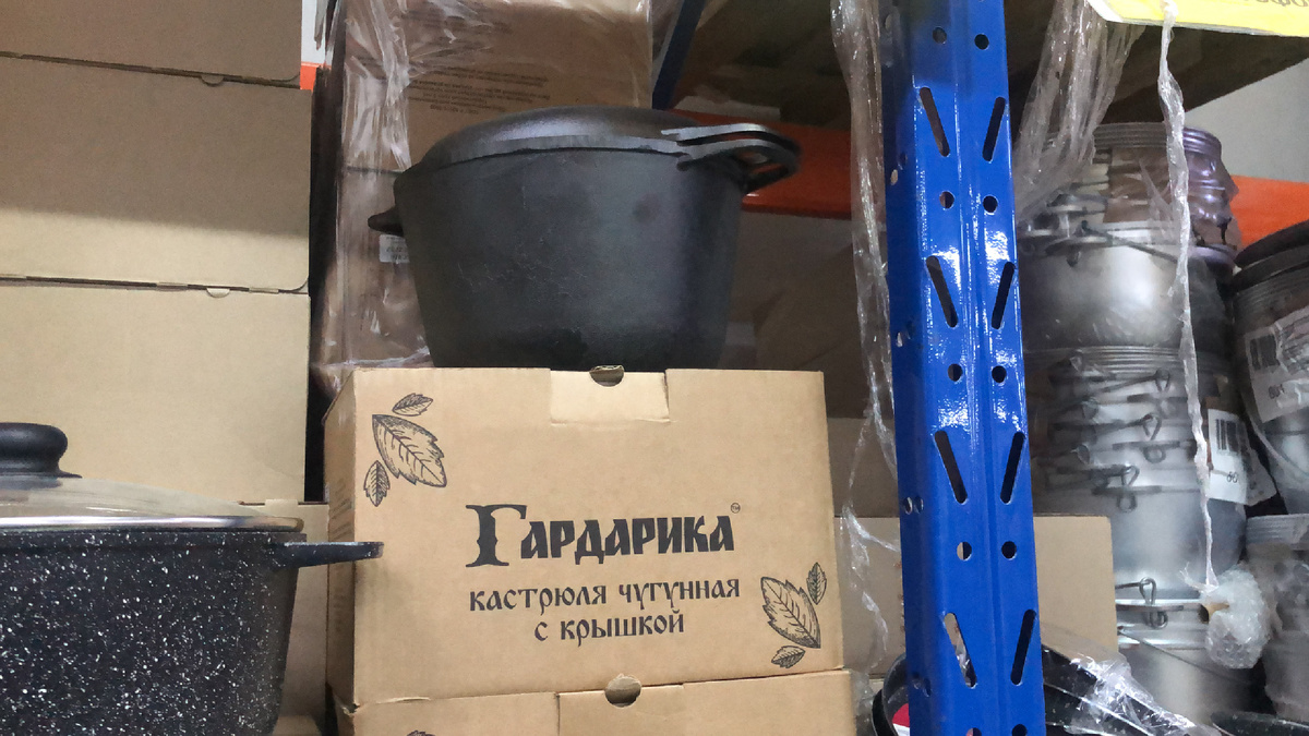 пластмассовые ящики для хранения вещей. большая картонная коробка. Stanley большой колесный ящик 189 литров. ящик для вещей. паллетный гофрокороб 1200x800x800.