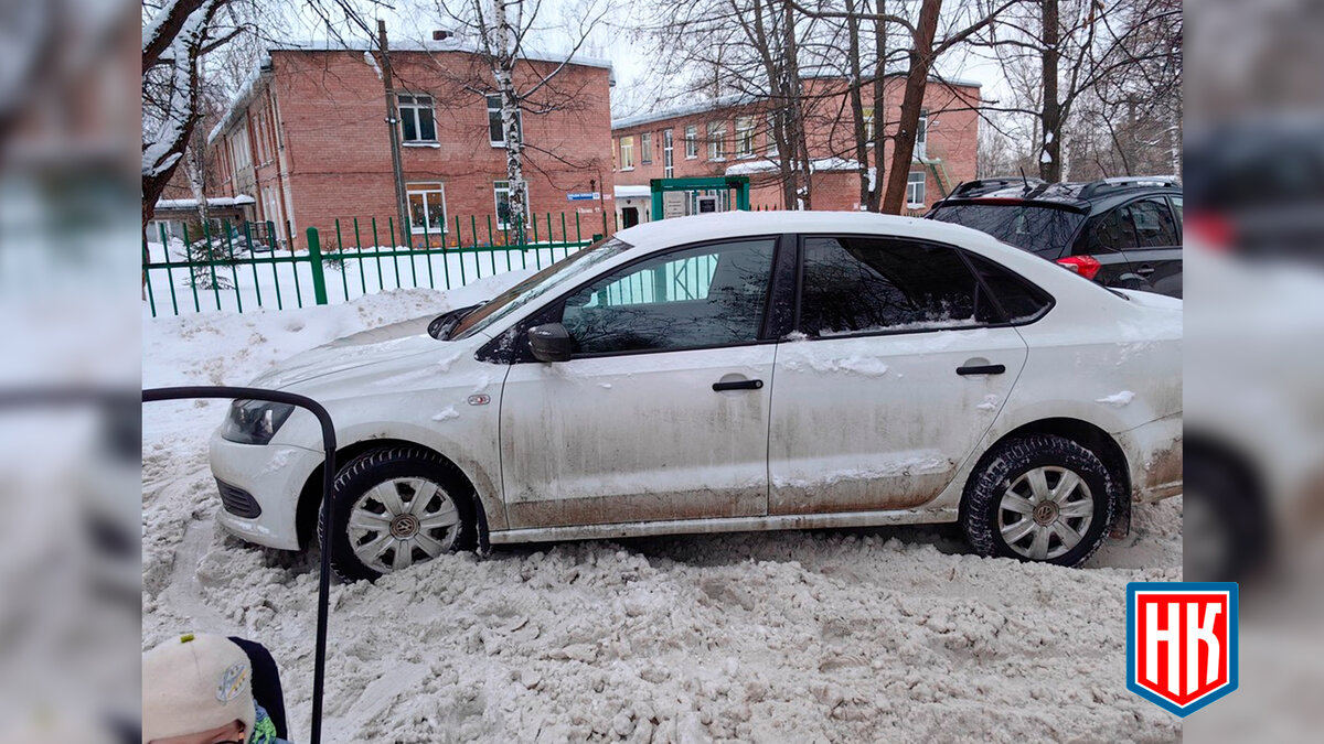 Автомобили на тротуарах и не очищенные дороги около детсадов в Ярославле |  МОО Народный КОНТРОЛЬ | Дзен