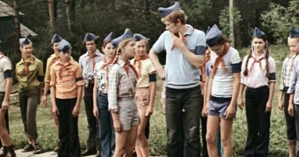 От фильма "Завтрак на траве" у меня сводит зубы :) Смотрела один раз в детстве и больше не хочу, настолько мне чужда вся эта "романтика" пионерлагеря.