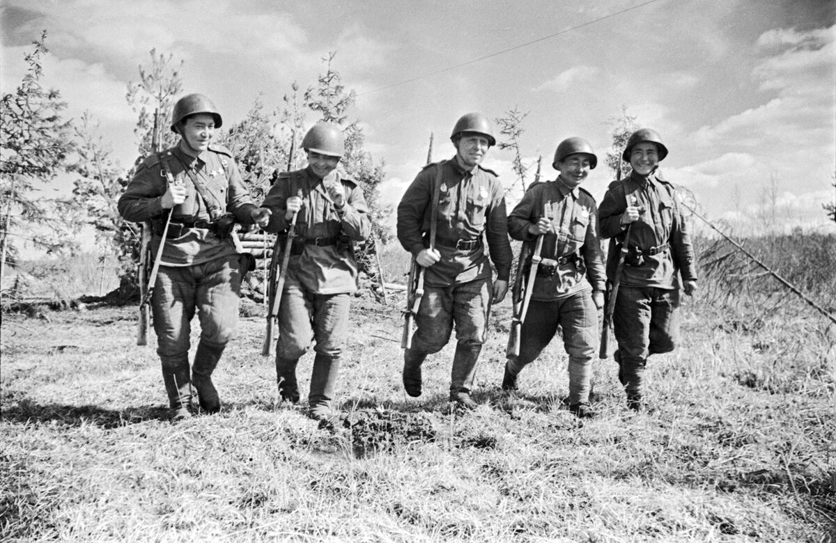 Красноармейцы (источник: https://clck.ru/394rEU)