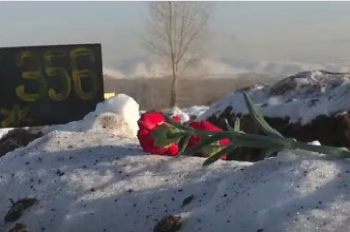    Односельчане решили, что под табличкой с номером легенда села лежать не будет.