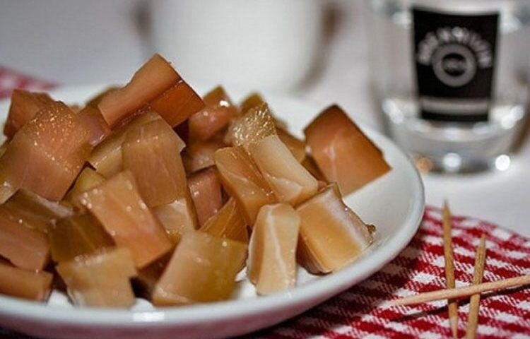   У каждого человека свои вкусы и предпочтения в еде &mdash; кто-то любит мясо, кто-то получает белок из бобовых и радуется овощам, другие жить не могут без фастфуда, но есть и гурманы, которые едят особые-8