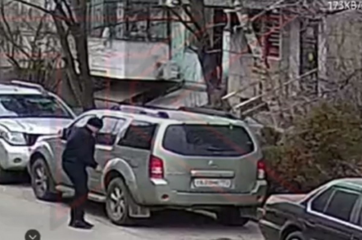    В Краснодаре ищут мужчину, повредившего два чужих автомобиля