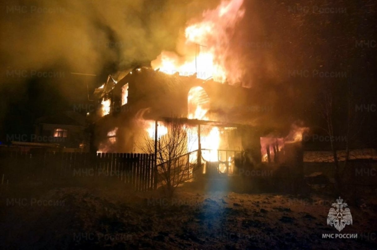    В тюменском селе Гусево произошел пожар в двухэтажном жилом доме