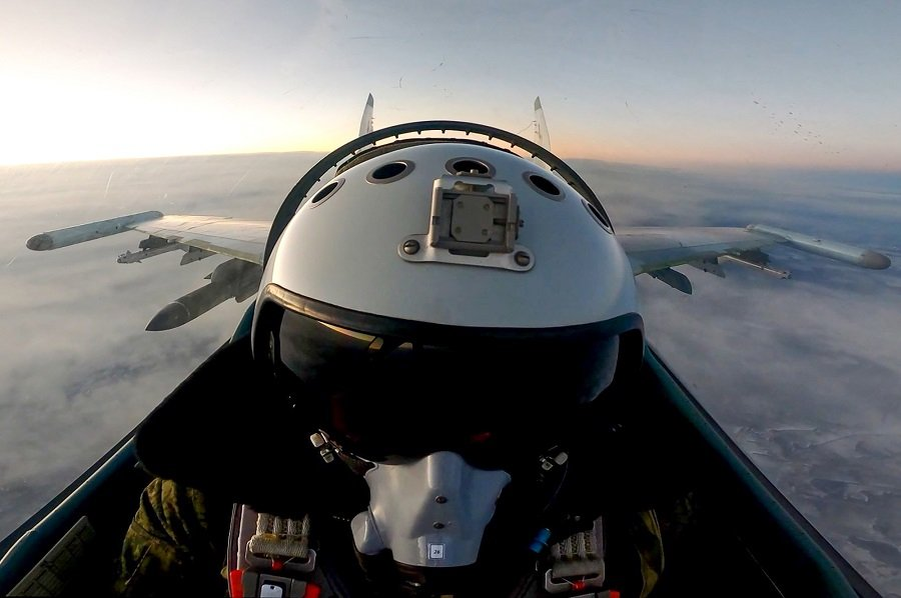 Летчик истребителя Су-35С во время полета в зоне проведения специальной военной операции - Фото: Пресс-служба Минобороны РФ/ТАСС