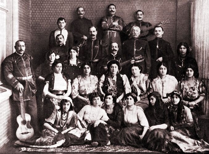 Цыганский хор ресторана "Яр". Источник: holiday-trips.ru