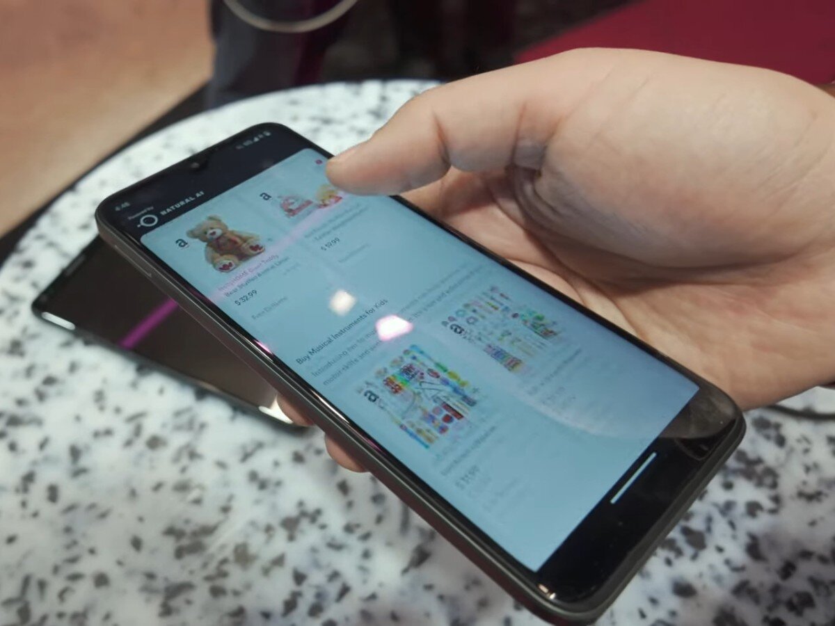    ИИ-смартфон без приложений опробовали на практике [ВИДЕО]