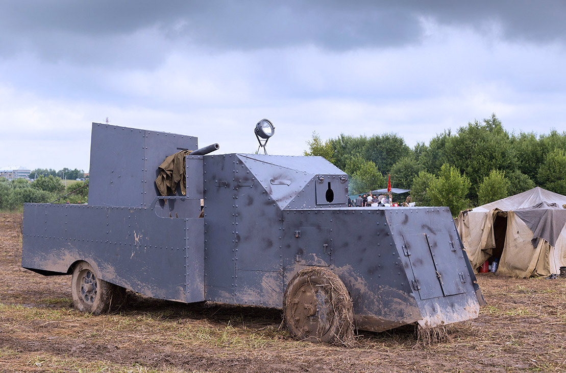 Ходовая реплика бронеавтомобиля Маннесманн-Мулаг на реконструкции посвященной Первой мировой войне. Построен на шасси «Газели»