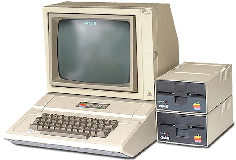 Компьютеры 1.19 4. Apple II 1977. Apple 2 компьютер. Эппл 2 компьютер 1977. Первый персональный компьютер Apple 2.