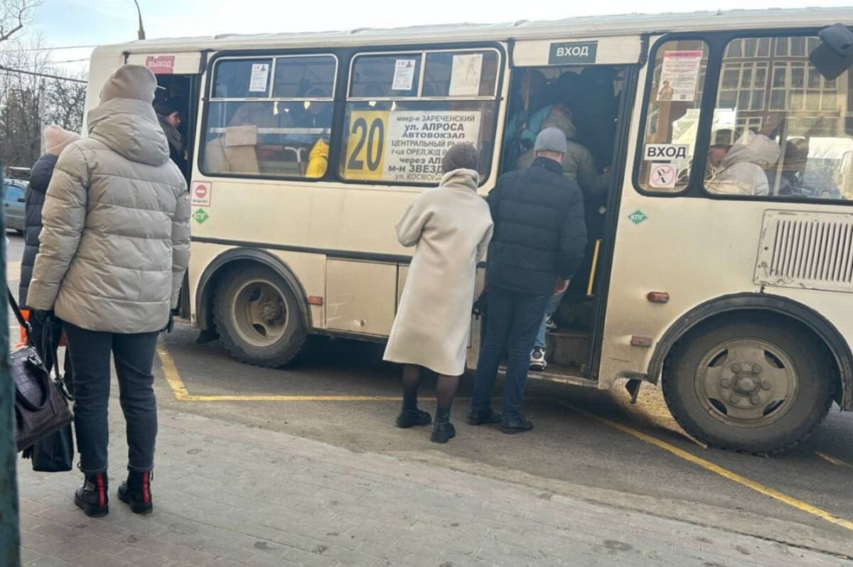 Орловцы вынуждены забиваться битком в маршрутки, чтобы добраться до центра  в час пик | «Орловские новости» | Дзен