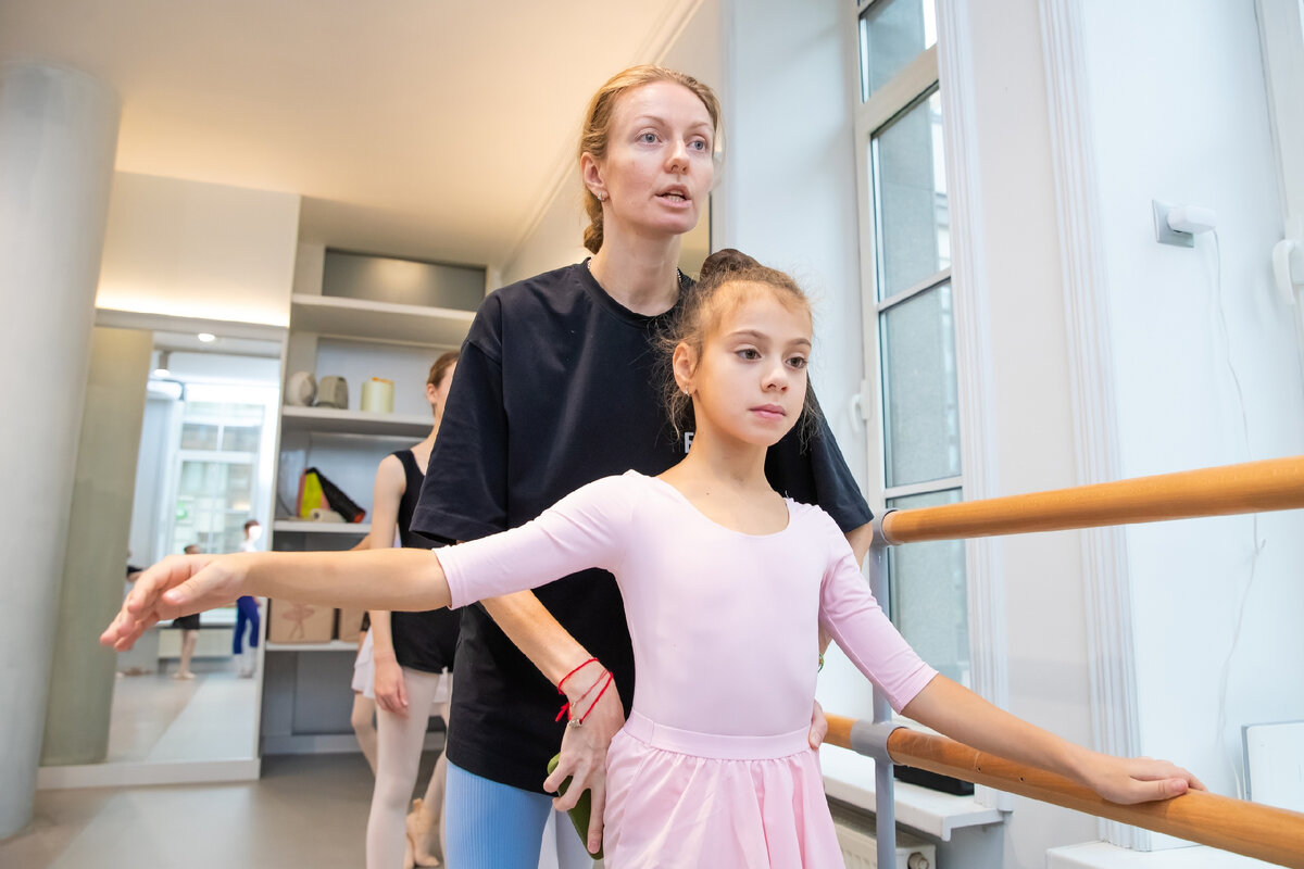 балет лебединое озеро. сообщение о жанре балет. четыре персонажа в поисках сюжета большой театр. Ballet universal. сообщение о современном балете.