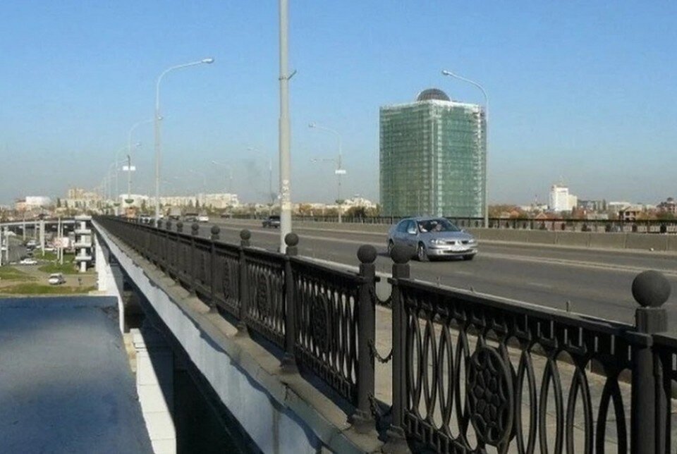    Тургеневский мост нуждается в ремонте Фото: krd.ru