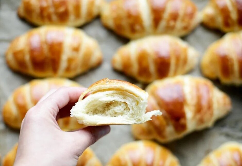 Лавочки из дерева. Каркас на будку фургон. Профиль лстк 150х50. Лодка выдолбленная из дерева. Это примеры.