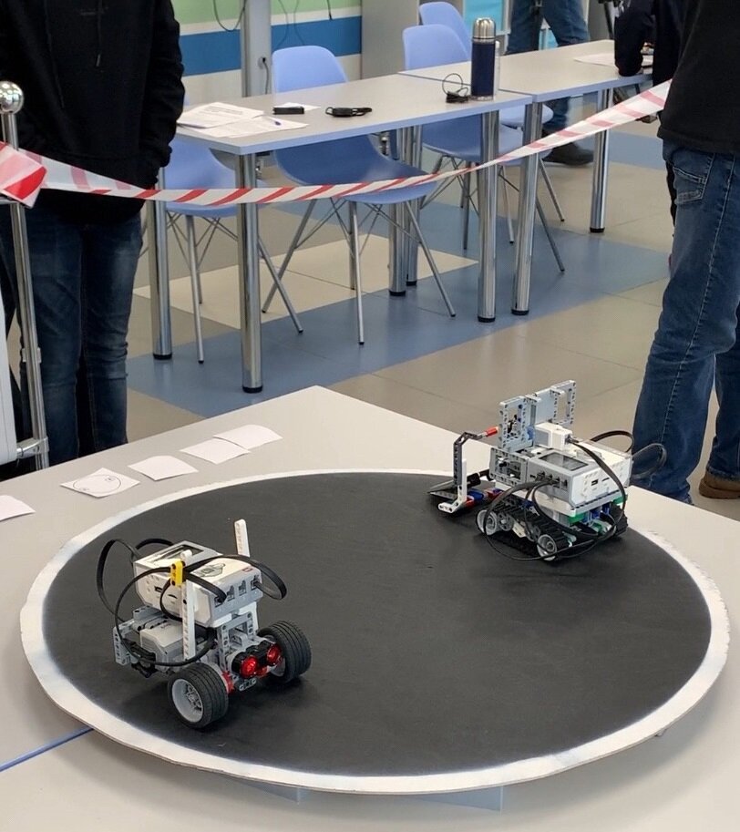    В Сургуте проходят городские соревнования по робототехнике