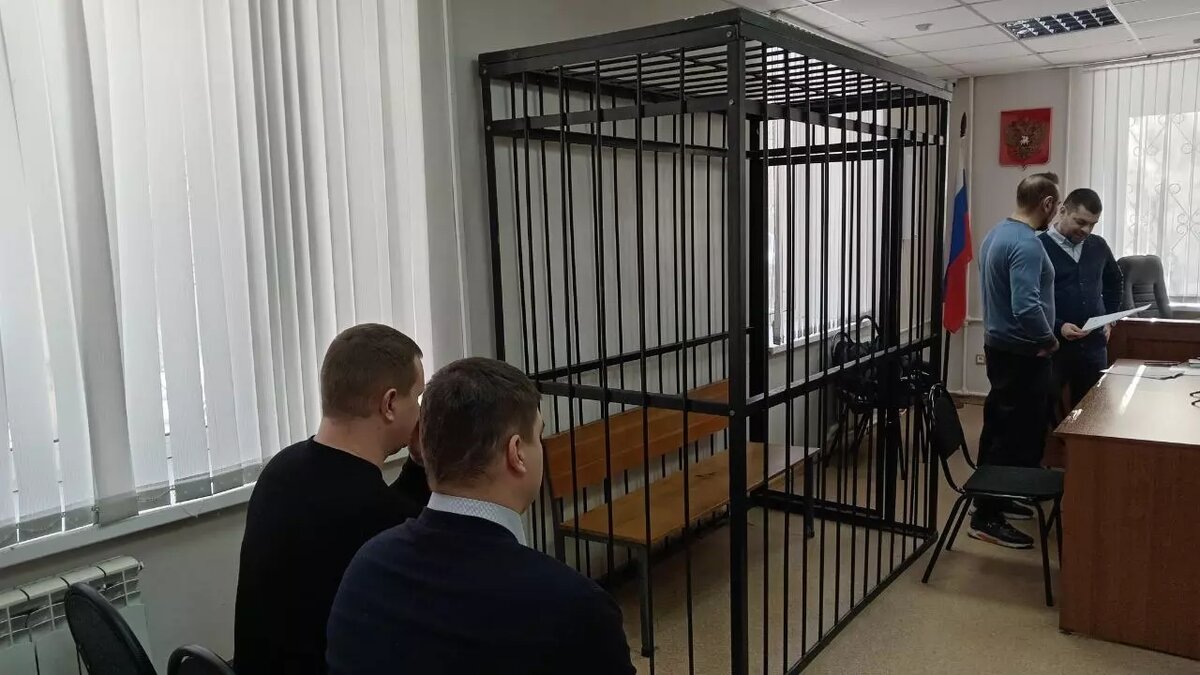     В завершающей стадии судебного процесса над экс-депутатом гордумы Волгограда Анненко и его помощником Путивко подсудимые и их защитники представили суду свои характеристики. Самым подробным получился отзыв депутата Госдумы Волоцкова на Анненко.