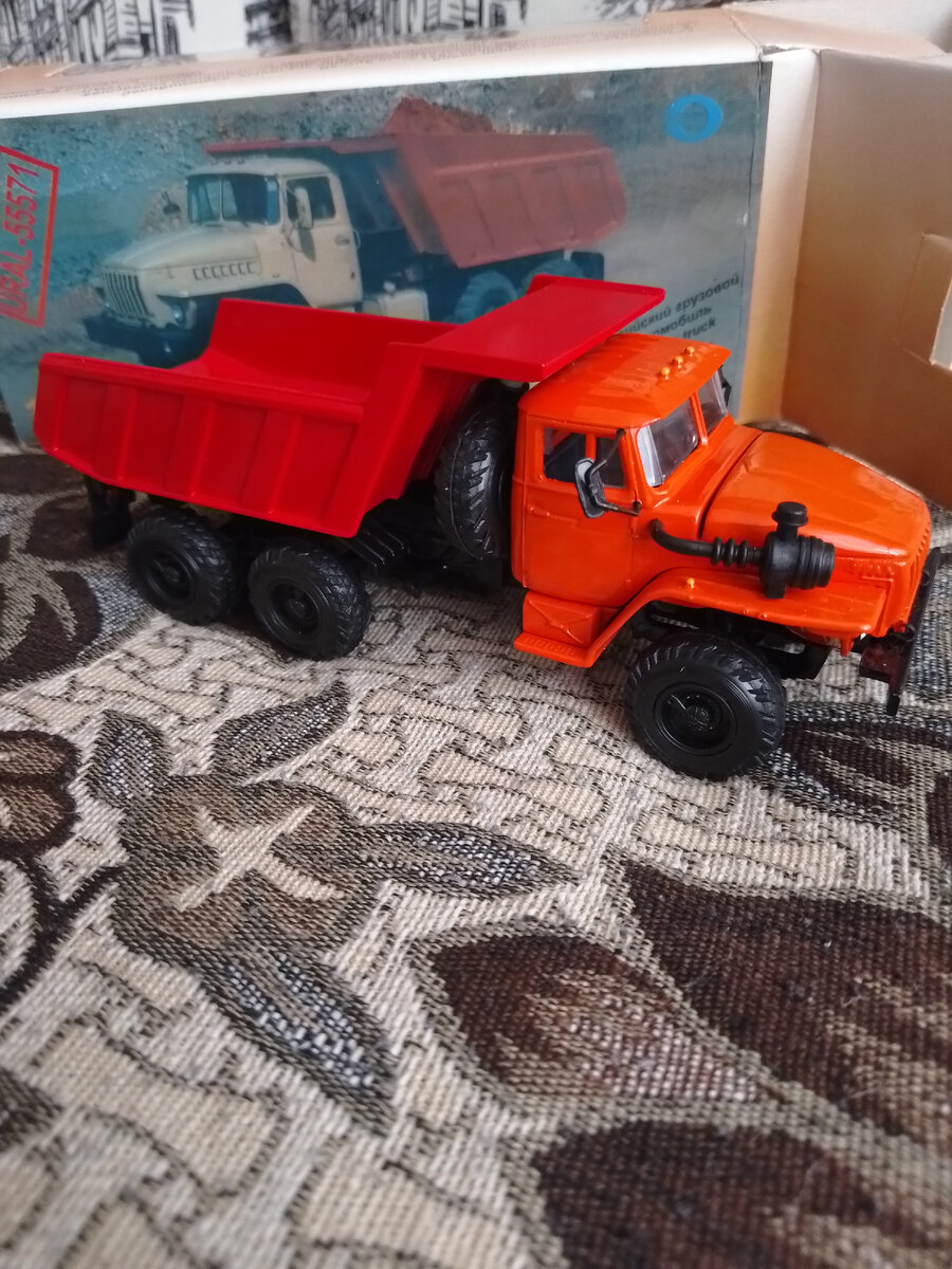 Модель самосвала УРАЛ 55571 от производителя "Элекон".