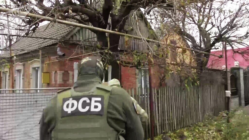 Фото: ЦОС ФСБ РФ Сотрудники ФСБ РФ задерживают гражданина Украины, планировавшего теракт в Запорожской области