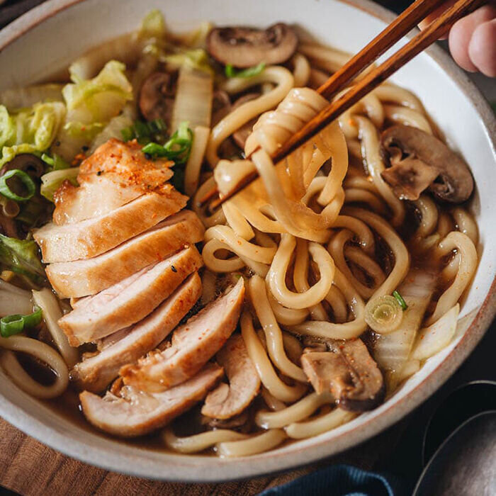 Лапша вок терияки. Вок с курицей терияки. Лапша удон с курицей и овощами терияки. Овощи терияки вок. Лапша удон с индейкой.