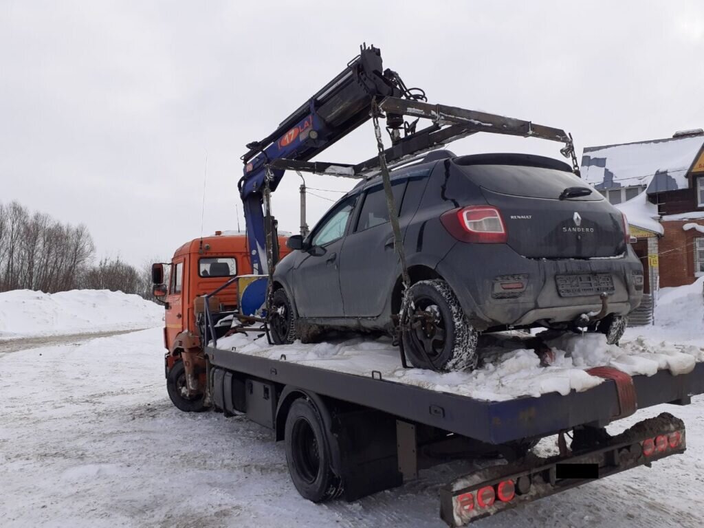 Татарстанским судебным приставам помог голод. Должник на заложенной машине  припарковался возле кафе, где они его и повязали | Республика Татарстан |  Дзен