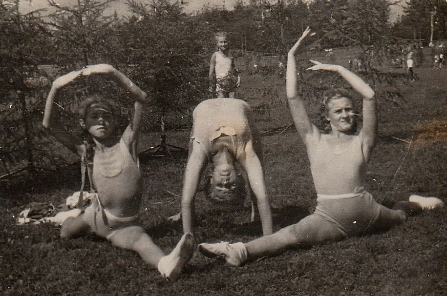  Фото: Подготовка к параду физкультурников. Стадион ЦДКА, Сокольники, 1945 / © PastVu.com