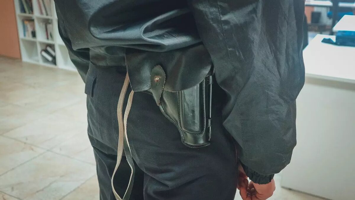     Злоумышленники представлялись сотрудниками коммунальных служб и предлагали свои услуги по ремонту, рассказали в ГУ МВД по Ростовской области.