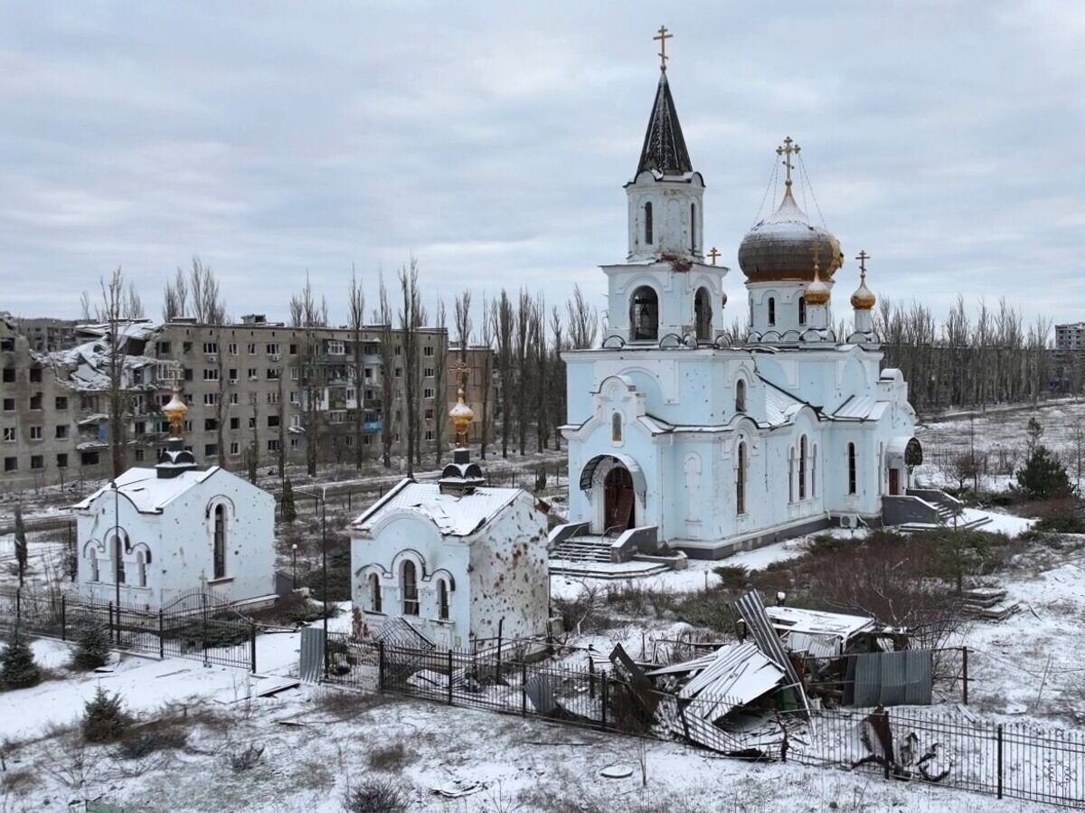    Частично разрушенный храм святой Марии Магдалины на одной из улиц в Авдеевке© РИА Новости . Министерство обороны РФ
