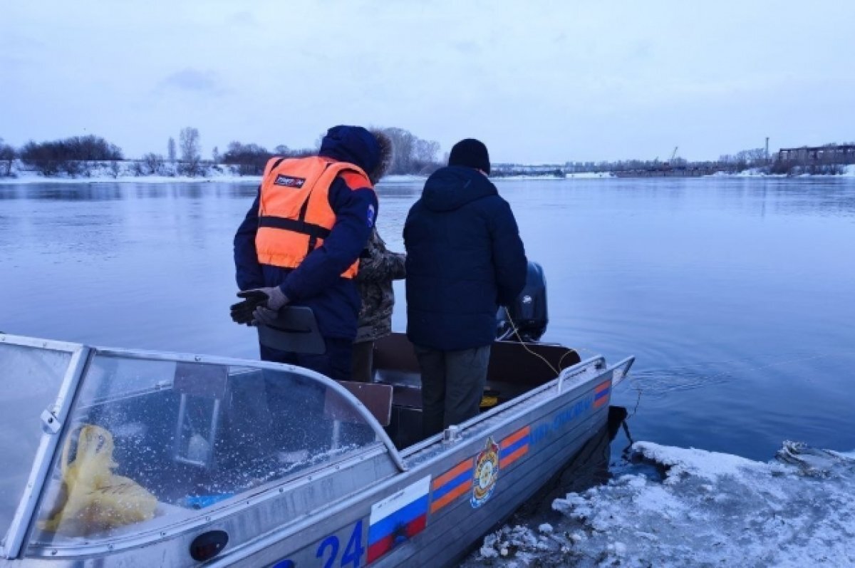    Дрейфовавшими на льдине по Енисею в Красноярске оказались двое подростков