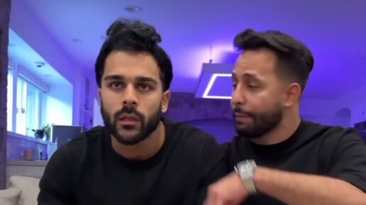 два мальчика. детям о дружбе. младший брат. старший брат и младшасестра. старший и младший брат.