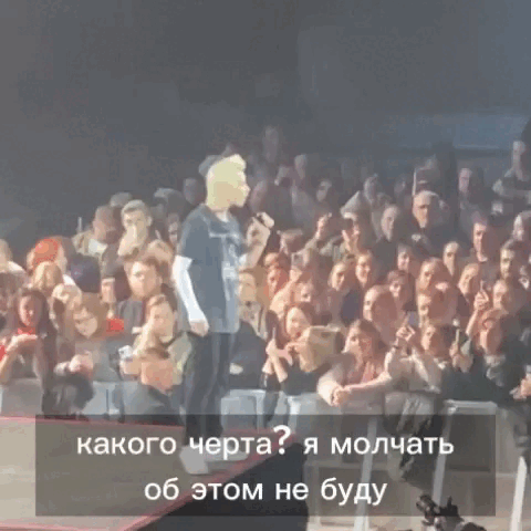 Возмущалась артистка прямо со сцены. 