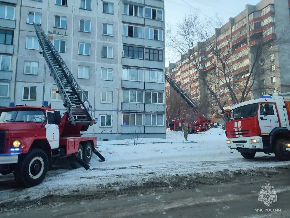 Из пожара спасли 18 задыхающихся жильцов дома в Новосибирске | НДН.ИНФО |  Дзен