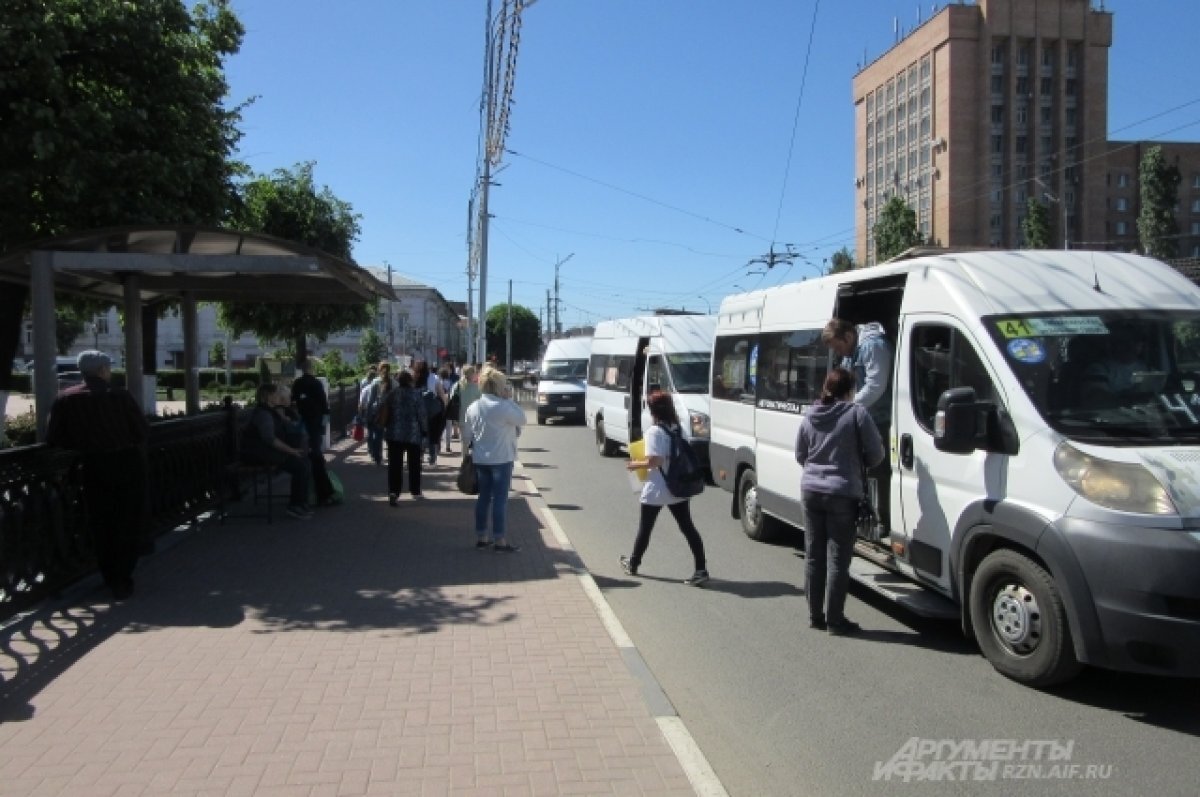    Малков сообщил, что в Рязани планируют приводить маршрутки к единому стилю