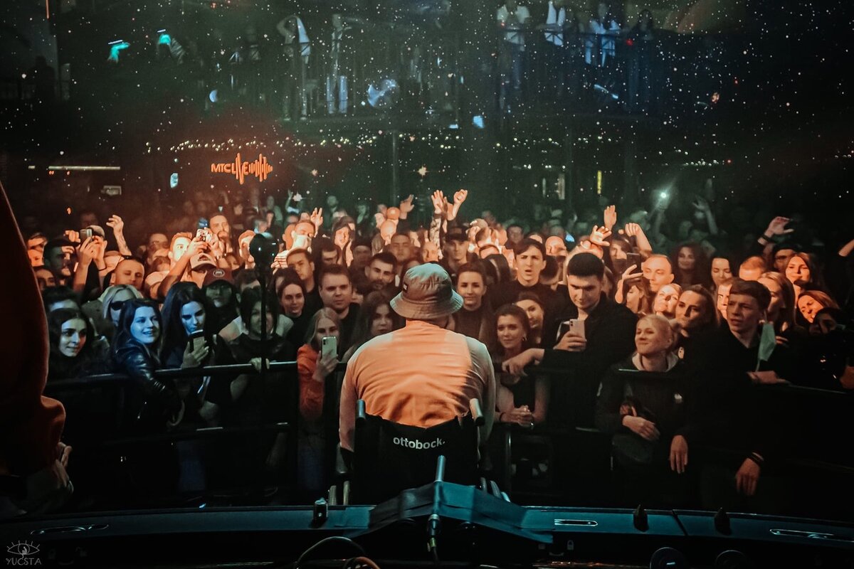 Точка точка запятая песня ноты. Белые розы ласковый май текст. Текст песни точка точка,. Приходящие уходящие стих текст. Песня мы маленькие дети текст.