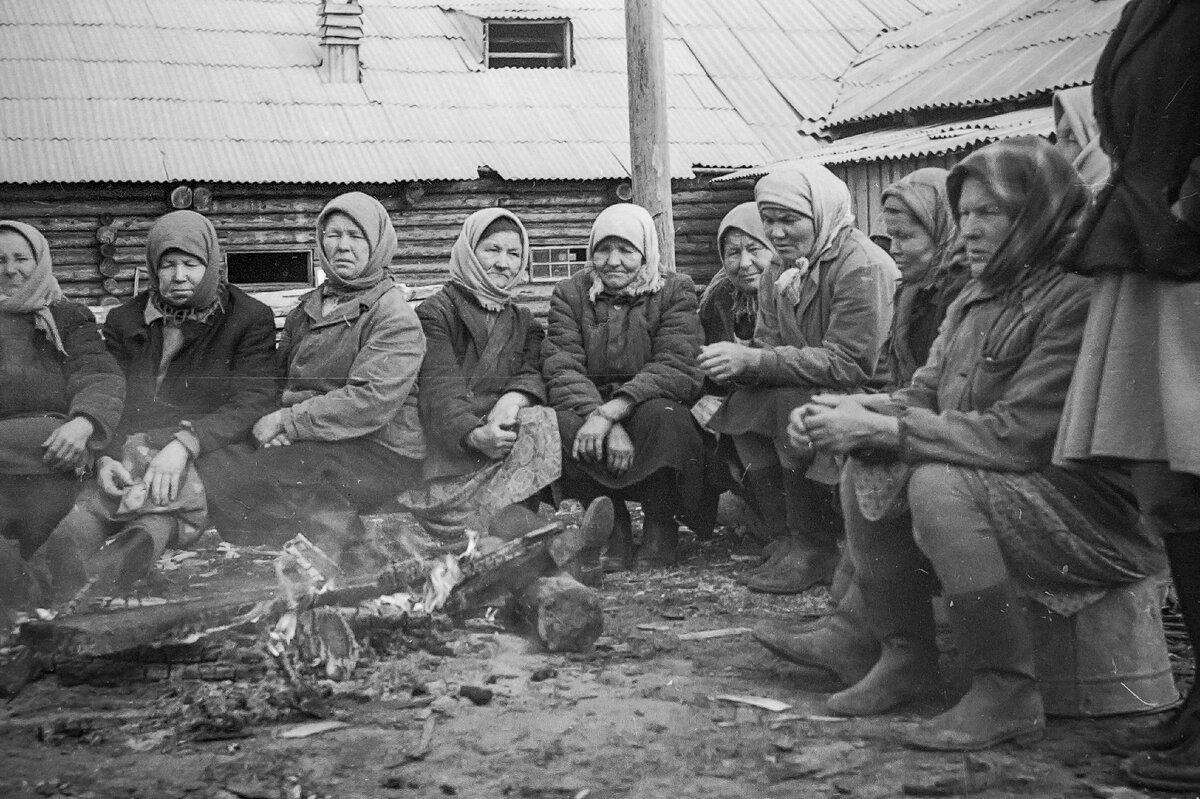 Рудольф Конюхов. Колхозницы деревни Ужга Койгородского райоа Коми, 1970 год